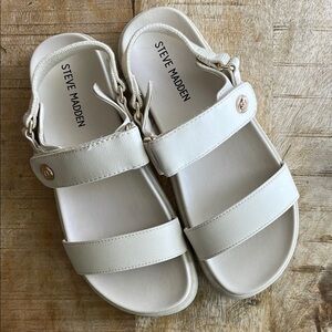 Steve Madden Cream Sandals size 1